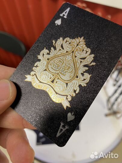 Черные пластиковые игральные карты Золотой череп