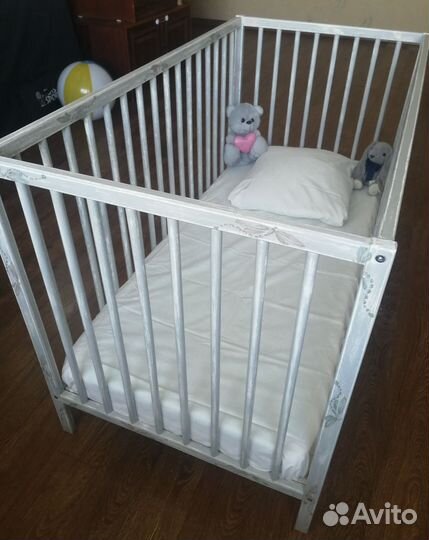 Детская кровать с ручной росписью