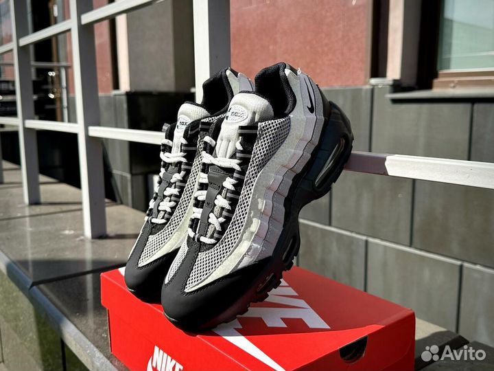 Кроссовки Nike Air Max 95 шоу-рум