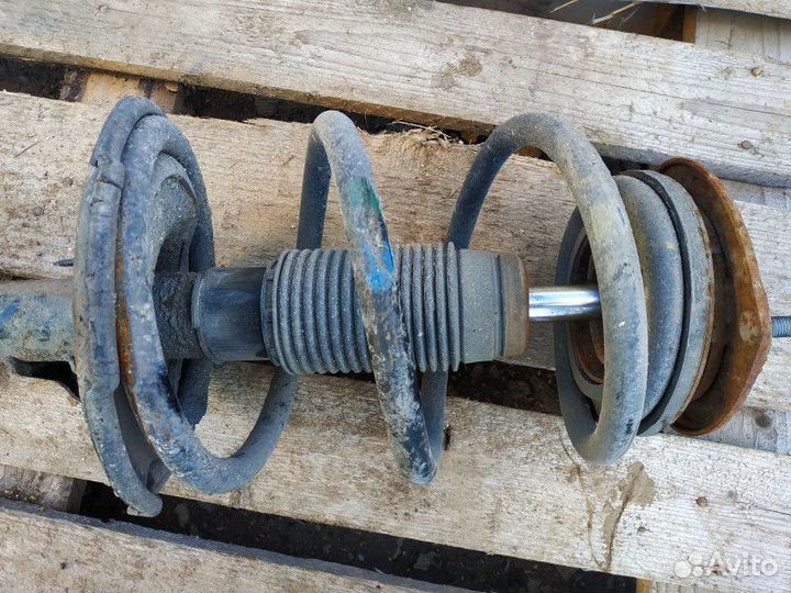 Стойка амортизатора переднего левого Hyundai Grand