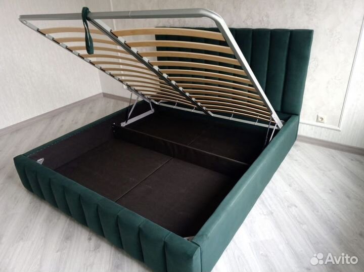 Двуспальные кровати с бельевыми ящиками