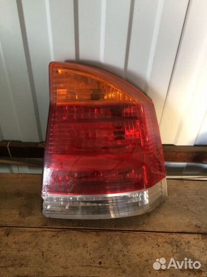 Фонарь задний правый Opel Vektra С с трещиной
