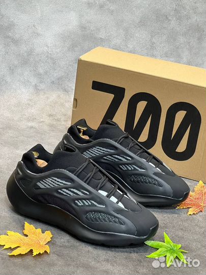 Adidas yeezy boost 700 черные разм. 44