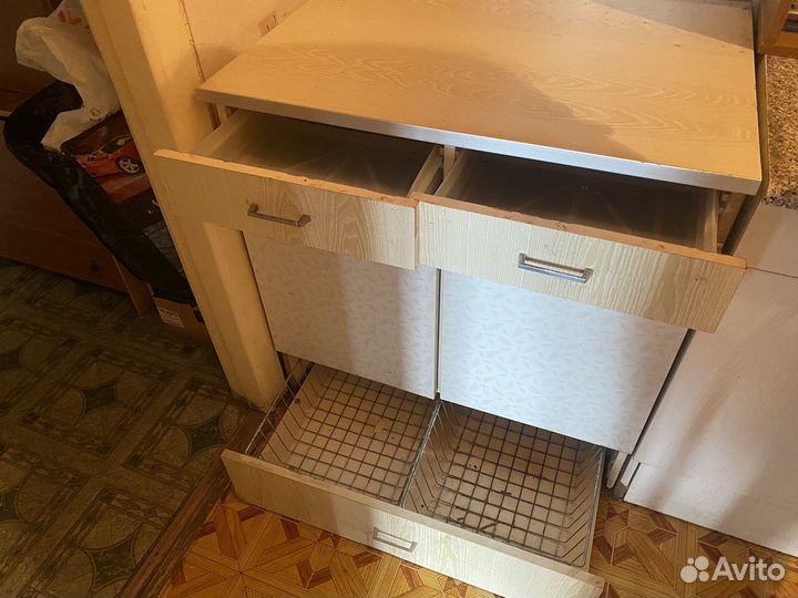 Шкаф и тумба кухонные
