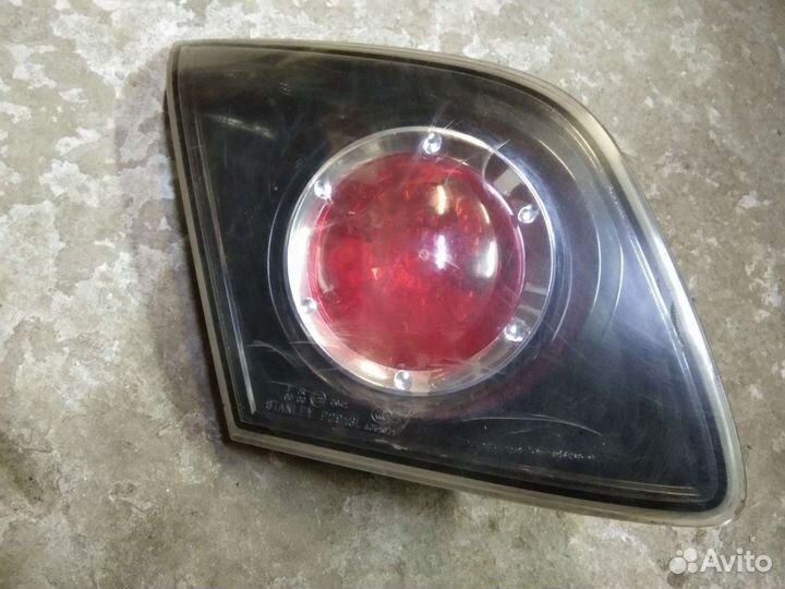 Фонарь задний левый внутренний Мазда 3 BK хэтчбек