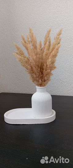 Гипсовая ваза с сухоцветами