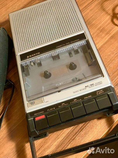 Кассетный магнитофон