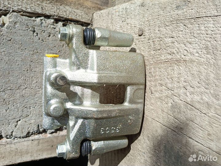 Задний правый тормозной суппорт Chrysler