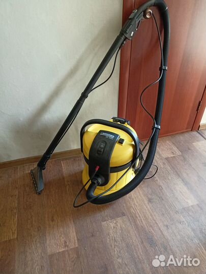 Продается моющий пылесос Karcher SE 4001