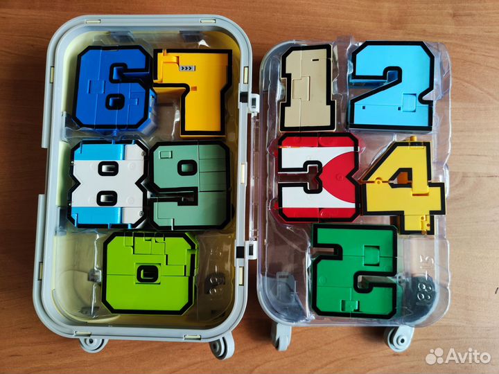 Цифры трансформеры в чемодане на колесах
