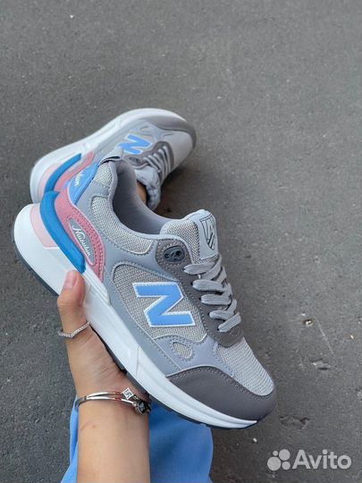 Женские кроссовки new balance