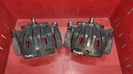 Передние двухпоршневые суппорта Toyota camry