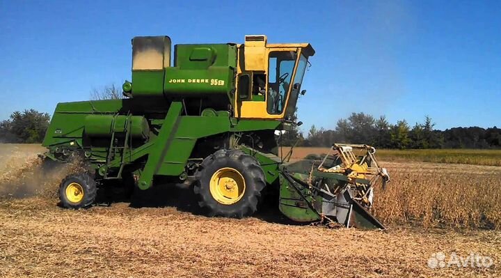 На разборке сельхозтехника John Deere