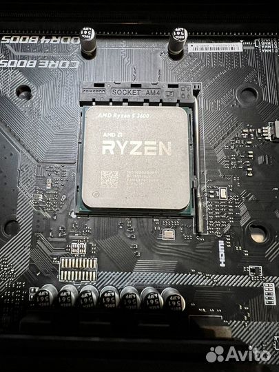 Материнская плата с процессором и памятью