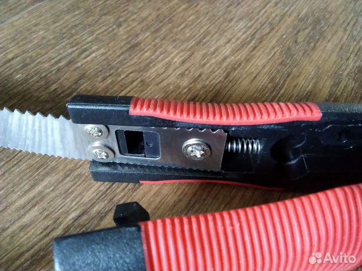 Чесалки для собак,миска, жилетик спасательный