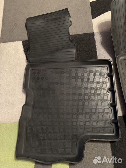 Автомобильные коврики резиновые на Renault Arkana