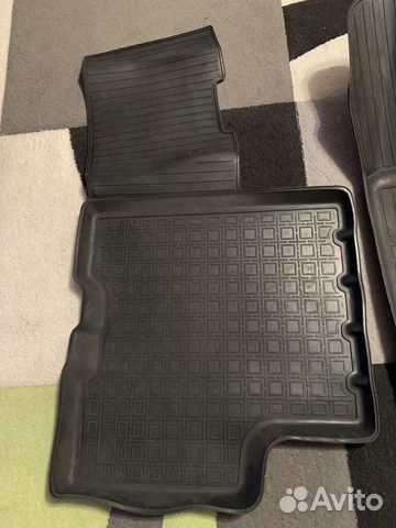 Автомобильные коврики резиновые на Renault Arkana