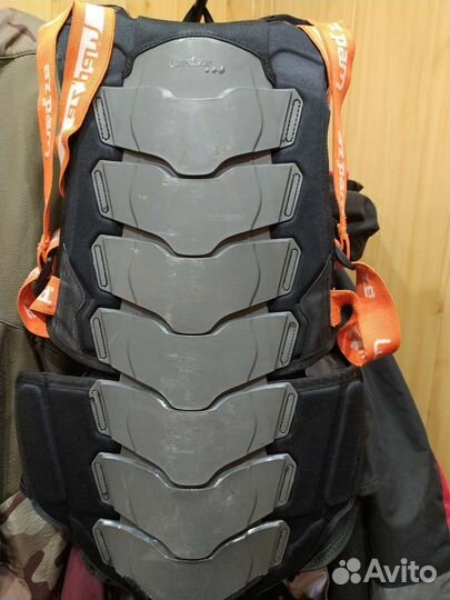 Защита спины горнолыжная