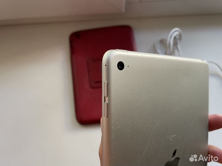 Apple iPad mini 4 в хорошем состоянии