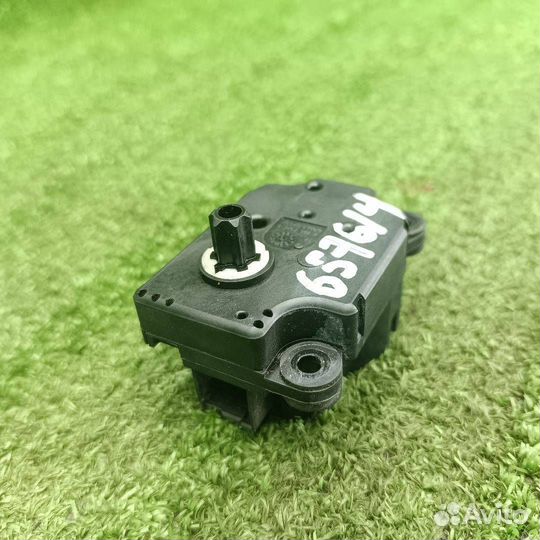 Моторчик заслонки печки Opel Astra J GTC 2012