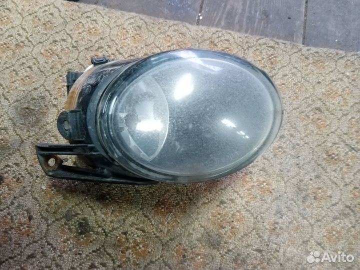 Фара противотуманная на VW Пассат 2008г