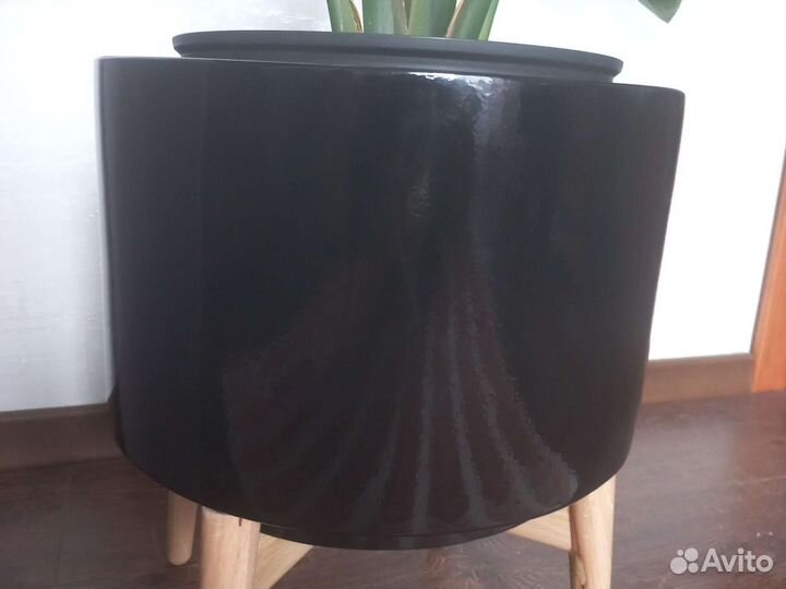 Кашпо с подставкой из гельвеи, Florian, AM.PM