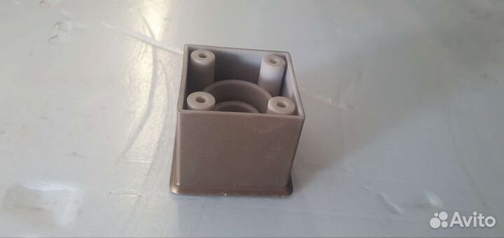 Опора пластиковая мебельная