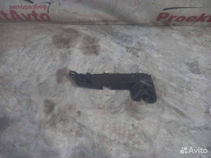 Крепление бампера переднее левое Kia Rio 4 2021