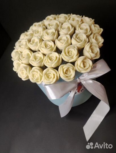 Цветы из Бельгийского Шоколада в Шляпной Коробке