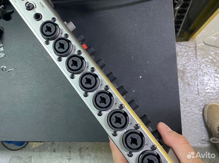 Портативная звукозаписывающая студия zoom R24