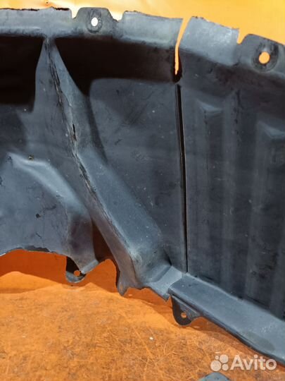 Подкрылок Mitsubishi Airtrek CU4W передний