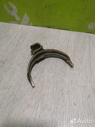 Вилка включения передач Ауди А4 Б7