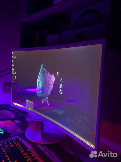 Монитор изогнутый Samsung 31.5