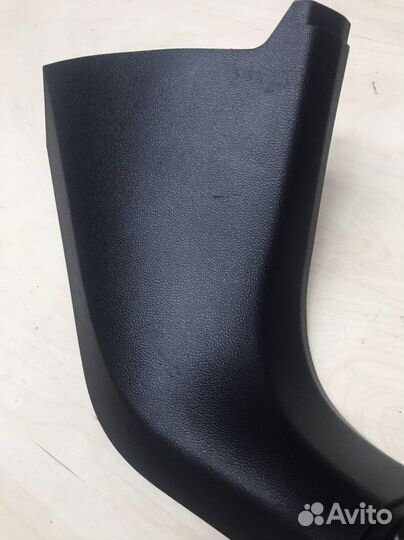 Обшивка порога правая Passat B8