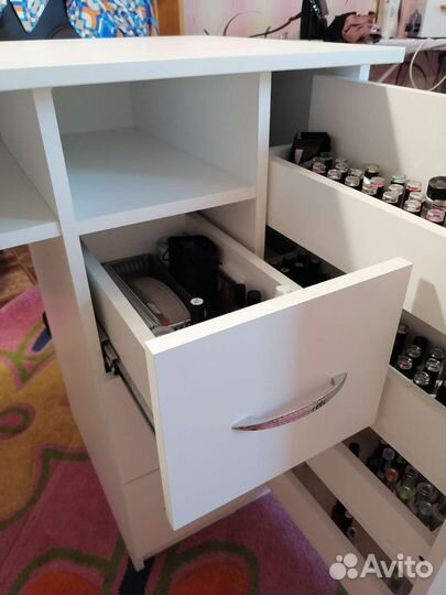 Стол маникюрный