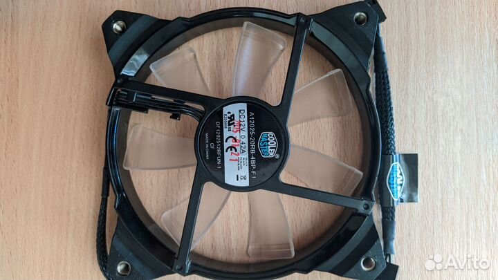 Вентилятор для корпуса cooler master
