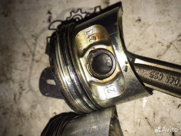 Поршня с шатунами для LADA Niva