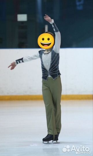Костюм для фигурного катания на рост 135-145 см