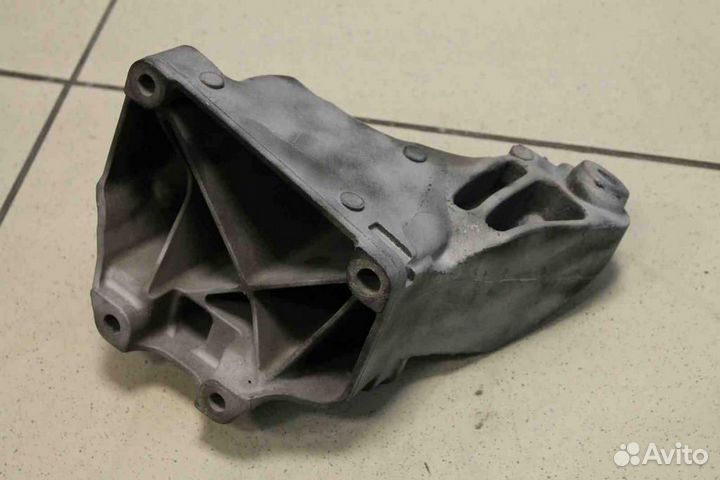 Кронштейн двигателя левый Mercedes W166 M-Klas