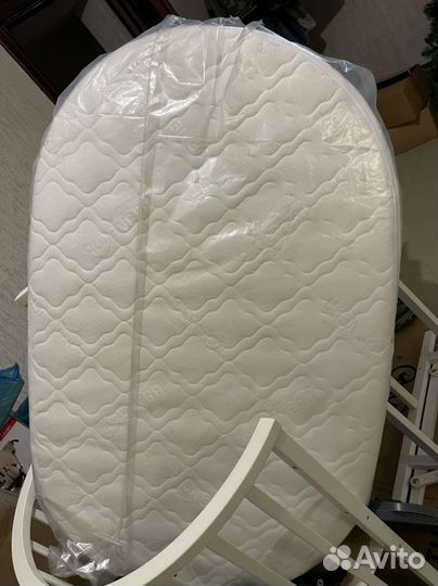 Детская кроватка с поперечным маятником