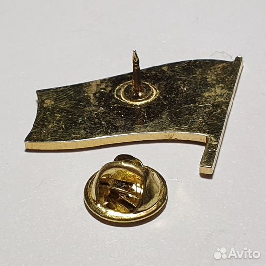 Нагрудный знак : 