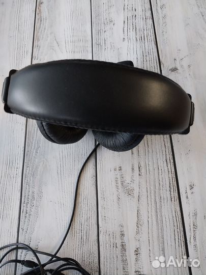 Проводные наушники с микрофоном