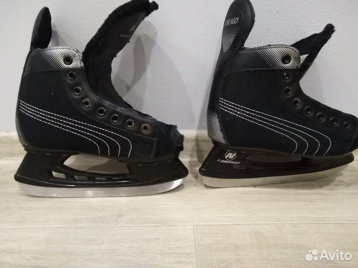 Коньки хоккейные