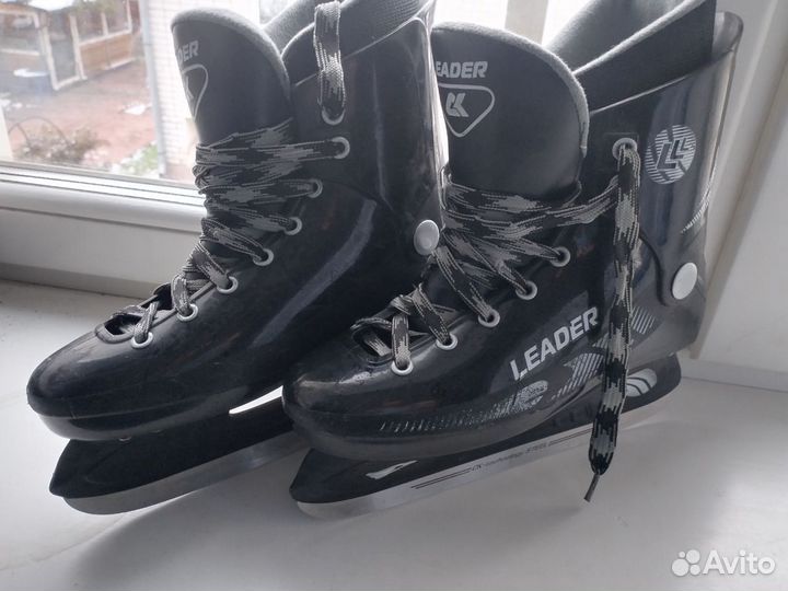 Хоккейные коньки Leader
