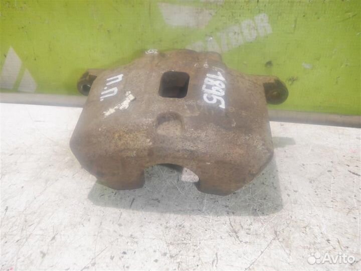 Суппорт передний правый Митсубиси Галант 9