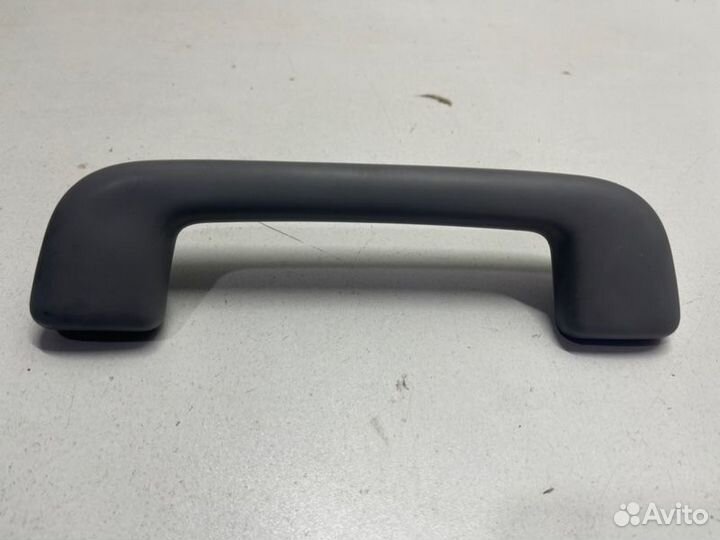 Ручка внутренняя потолочная передняя Toyota Camry