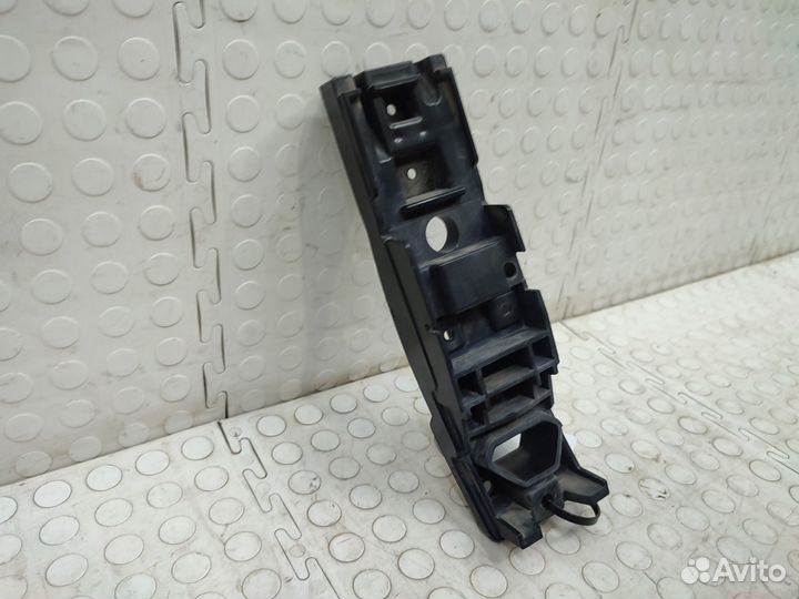 Кронштейн решетки радиатора Kia Sorento 4 MQ 2020