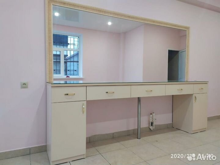 Стеллажи и прилавки