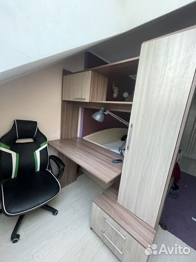 Письменный стол с полками