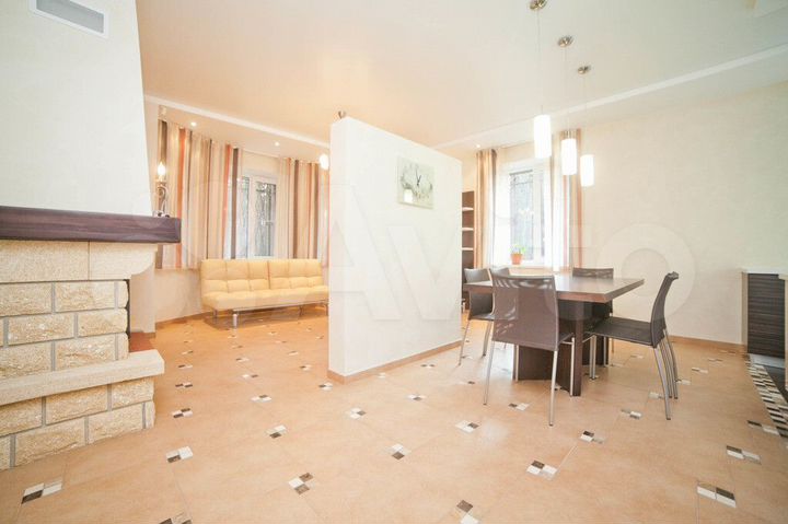 Коттедж 286 м² на участке 14 сот.